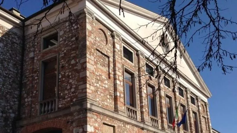 Licenziato per il budino rubato ma il giudice lo fa reintegrare